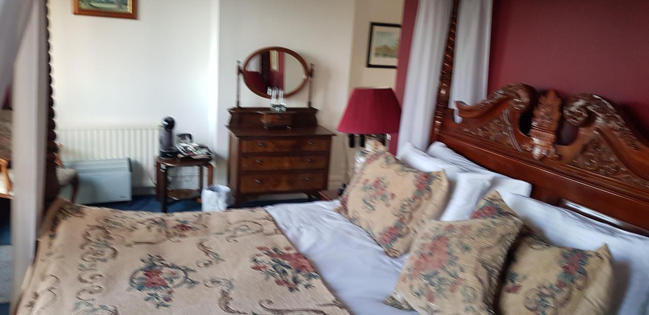 The Weir Hotel Уолтон-на-Темзе Экстерьер фото