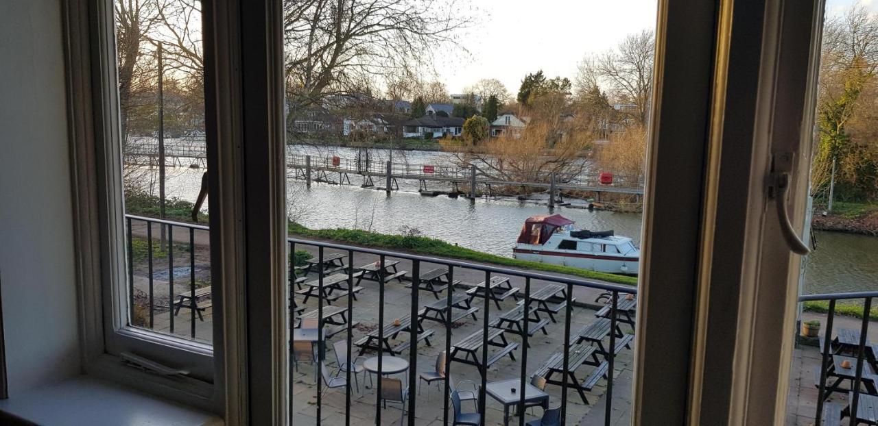 The Weir Hotel Уолтон-на-Темзе Экстерьер фото